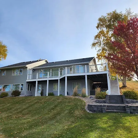 Charming Home On Lake Latoka